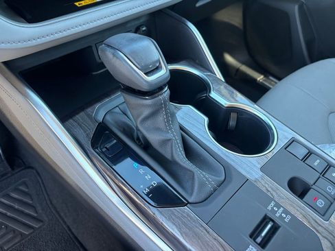 Certified 2025 Toyota Highlander Limited image 19