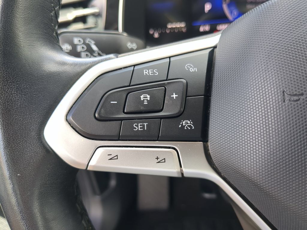 Used 2025 Volkswagen Jetta SE FWD image 26