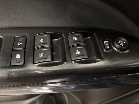 Used 2015 Chevrolet Colorado Z71 AWD/4WD image 16