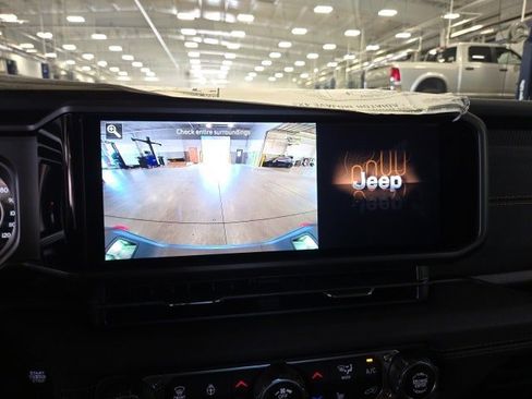 New 2025 Jeep Gladiator Mojave w/ Convenience Group image 18