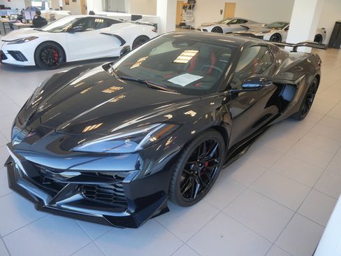 Used 2024 Chevrolet Corvette Z06 RWD image 1