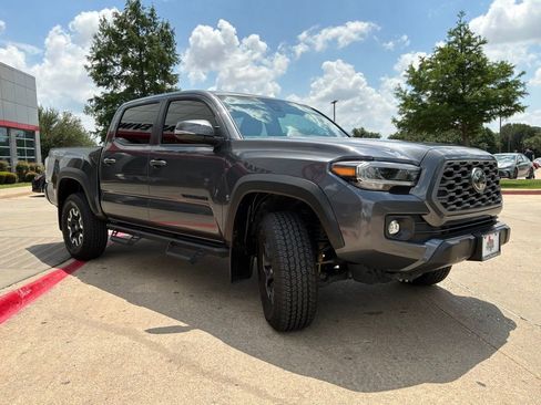 Used 2023 Toyota Tacoma TRD Off-Road w/ Technology Package AWD/4WD image 4