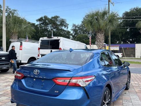 Used 2020 Toyota Camry SE image 4