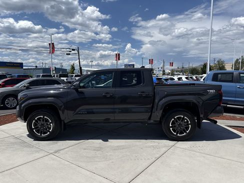 Used 2025 Toyota Tacoma TRD Sport AWD/4WD image 2