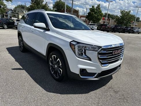 Used 2024 GMC Terrain SLT w/ LPO, Floor Liner Package AWD/4WD image 11