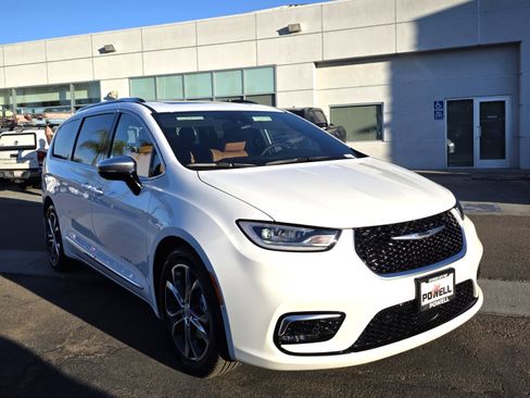New 2026 Chrysler Pacifica Pinnacle image 6