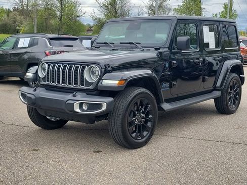Used 2025 Jeep Wrangler Unlimited Sahara AWD/4WD image 2