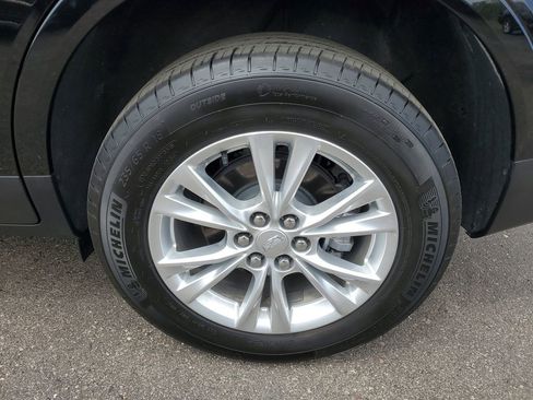 Certified 2025 Cadillac XT5 Luxury w/ LPO, Floor Liner Package AWD/4WD image 28