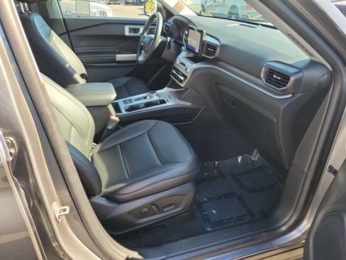 Certified 2022 Ford Explorer XLT w/ Equipment Group 202A RWD image 15