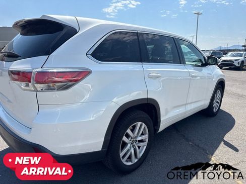 Used 2016 Toyota Highlander LE FWD image 4