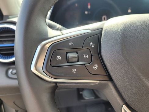 Used 2025 Chevrolet Trax LT w/ LT Convenience Package image 24