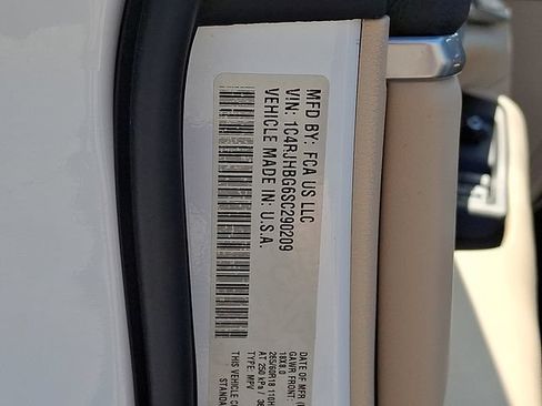 Used 2025 Jeep Grand Cherokee Limited AWD/4WD image 28