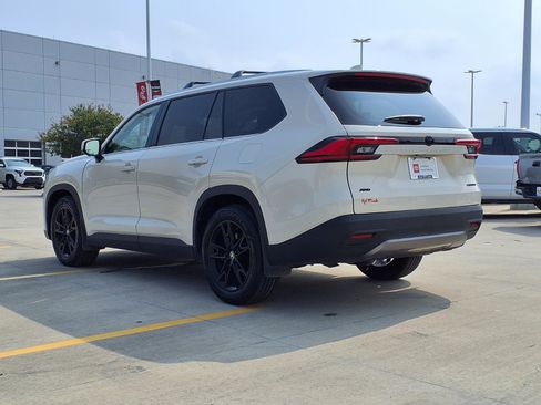 Certified 2024 Toyota Grand Highlander AWD image 7