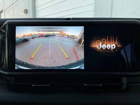 Used 2025 Jeep Wrangler Unlimited Rubicon image 29