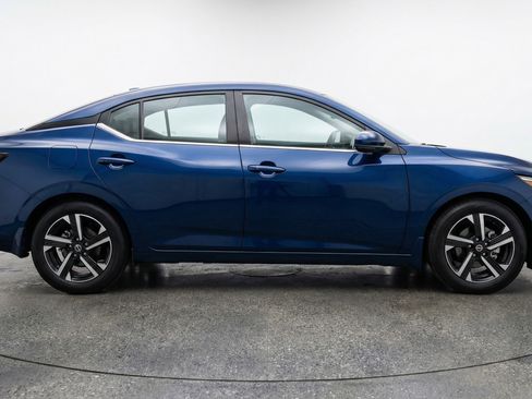 Used 2025 Nissan Sentra SV image 11
