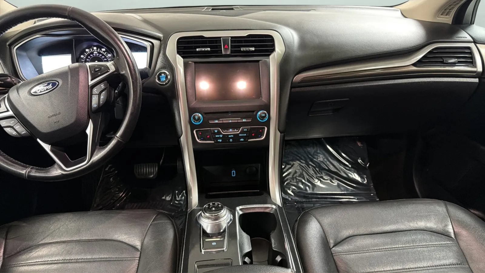 Used 2018 Ford Fusion SE w/ Fusion SE Technology Package FWD image 16