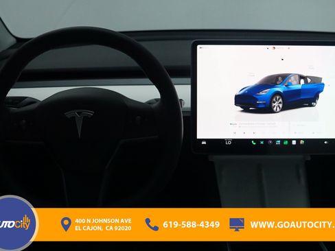 Used 2023 Tesla Model Y 2WD image 5