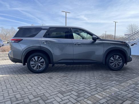 Used 2022 Nissan Pathfinder S w/ Cargo Package image 6