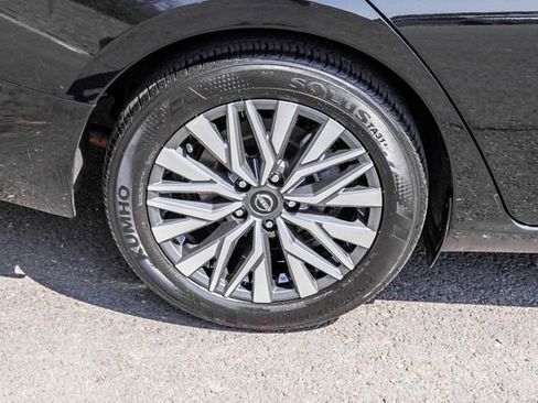 Used 2025 Nissan Altima 2.5 SV FWD image 7