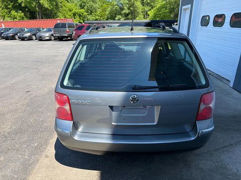 Used 2004 Volkswagen Passat GL FWD image 5