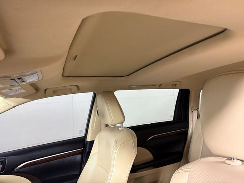 Used 2016 Toyota Highlander Limited FWD image 14