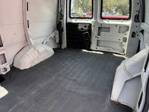 Used 2005 GMC Savana 1500 RWD image 15