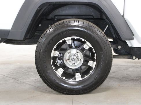 Used 2021 Jeep Gladiator Sport image 13