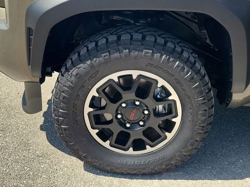 New 2025 Toyota Tacoma TRD Off-Road image 17