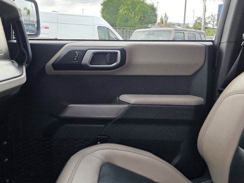 Used 2023 Ford Bronco Wildtrak image 14