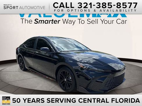 Used 2025 Toyota Camry SE FWD image 1