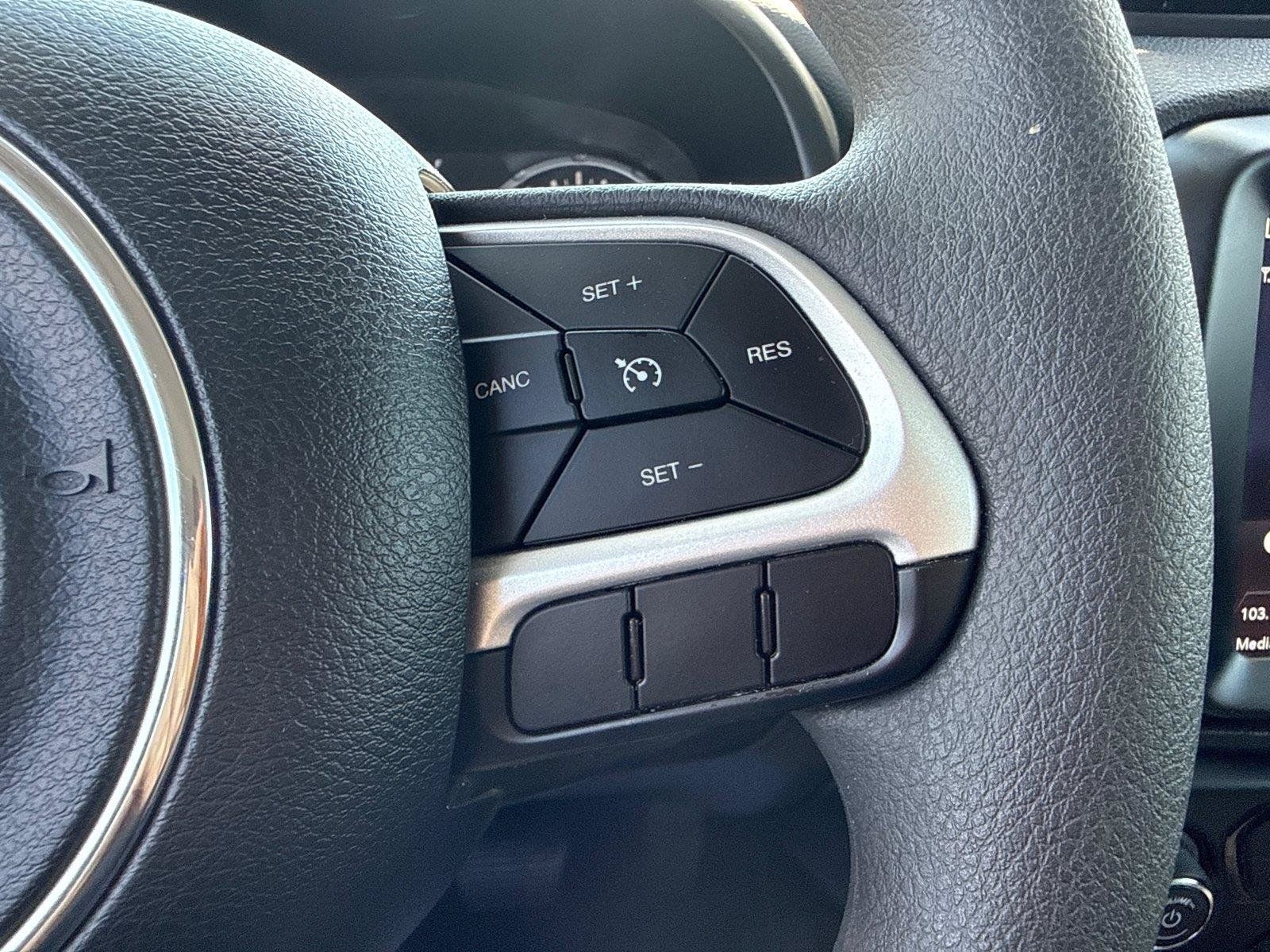 Used 2023 Jeep Renegade Latitude AWD/4WD image 16