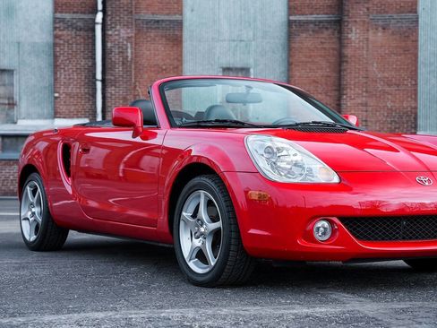 Used 2003 Toyota MR2 image 5