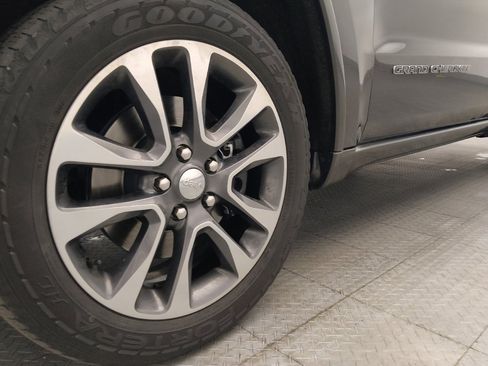 Used 2018 Jeep Grand Cherokee Overland AWD/4WD image 31