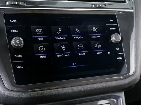 Certified 2023 Volkswagen Tiguan SE FWD image 16