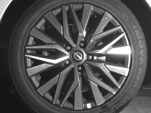 Used 2025 Nissan Altima 2.5 SV FWD image 12