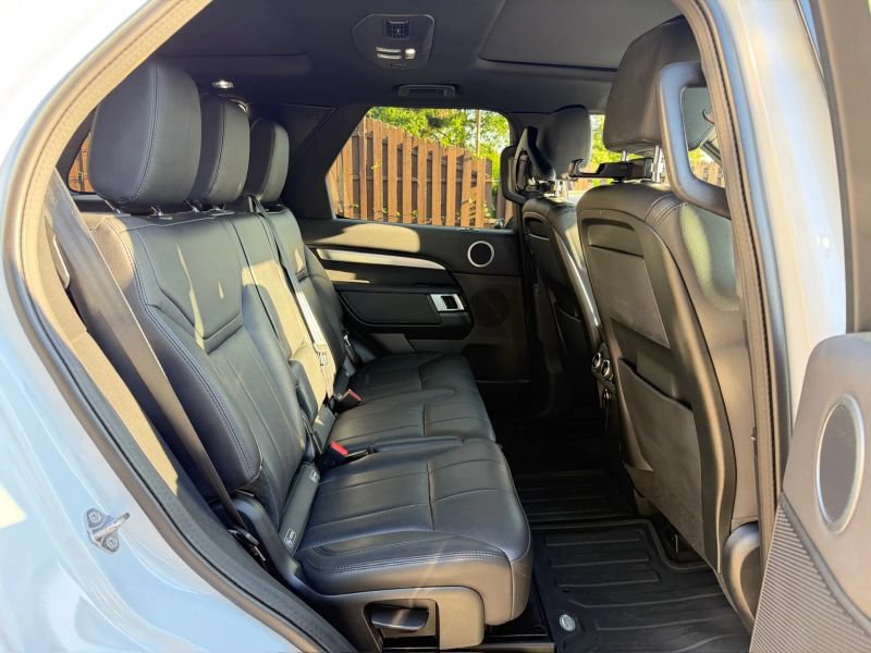 Used 2020 Land Rover Discovery Landmark AWD/4WD image 27