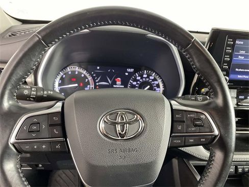 Used 2021 Toyota Highlander XLE image 14