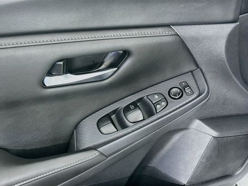 Used 2024 Nissan Sentra SV FWD image 15
