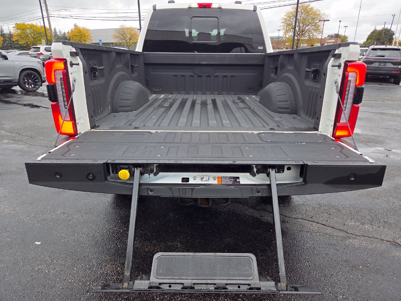 Used 2024 Ford F350 Platinum w/ FX4 Off-Road Package AWD/4WD image 18