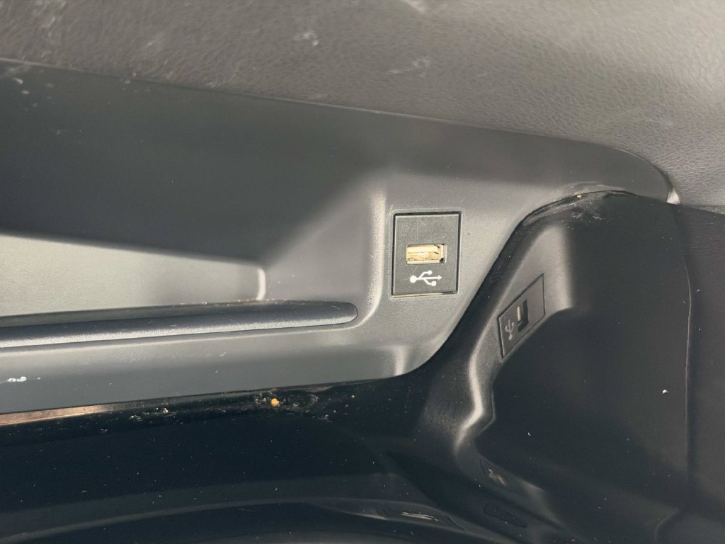 Used 2021 Toyota C-HR XLE FWD image 24