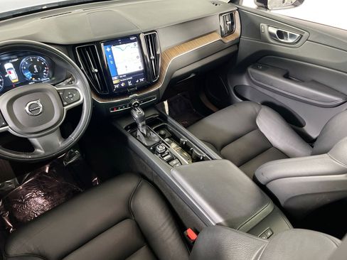 Used 2021 Volvo XC60 T5 Momentum w/ Premium Package image 24