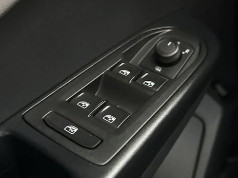Used 2023 Volkswagen Taos SE FWD image 17