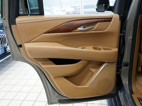 Used 2017 Cadillac Escalade Platinum image 54