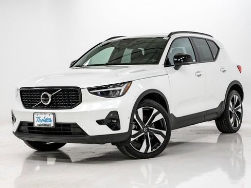 Used 2024 Volvo XC40 B5 Plus w/ Climate Package image 1