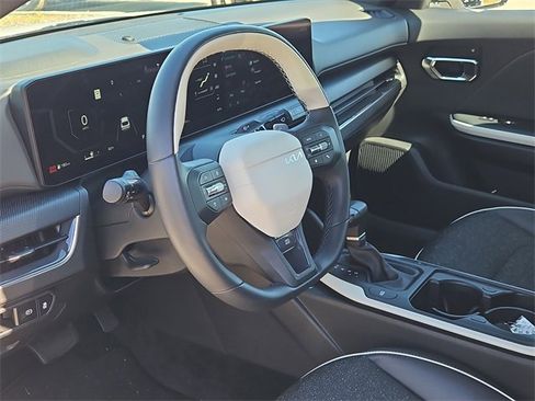 Certified 2025 Kia K4 GT-Line image 13