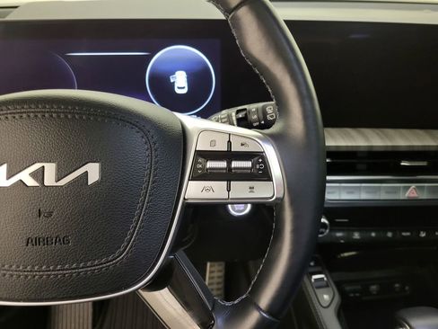 Used 2024 Kia Telluride SX Prestige w/ Towing Package image 8