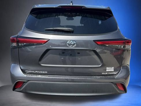 Used 2021 Toyota Highlander XLE AWD/4WD image 4