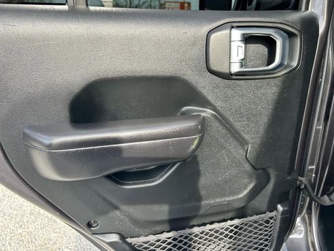 Used 2018 Jeep Wrangler Unlimited Sport S image 15