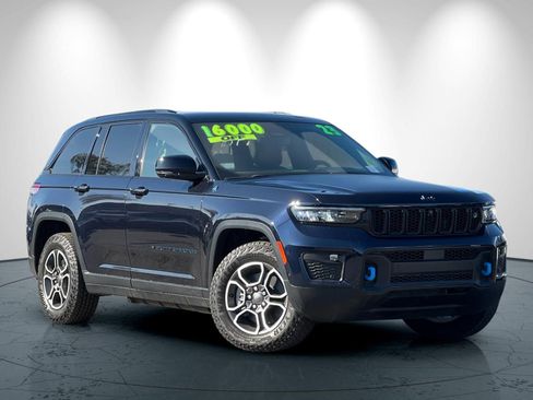 New 2023 Jeep Grand Cherokee Trailhawk w/ Advanced Protech Group II image 2