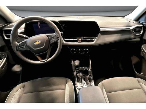 Used 2025 Chevrolet TrailBlazer LT FWD image 9